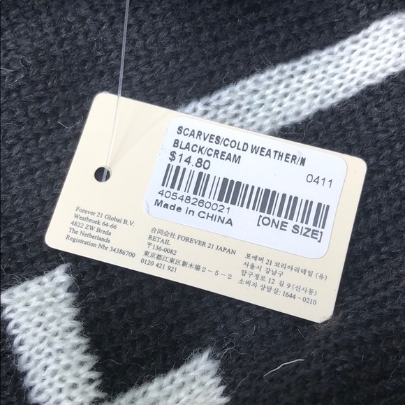 Forever 21 Reversible Cross Pattern Scarf - Picture 4 of 7